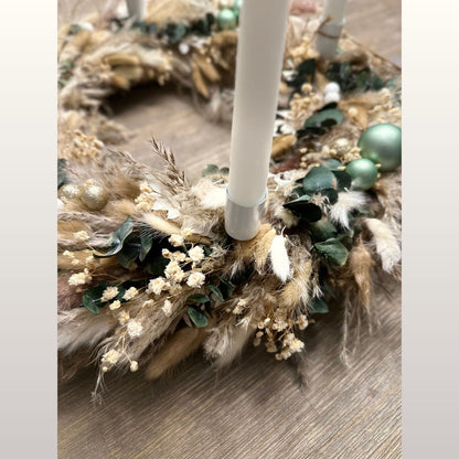 Adventskranz mt Trokenblumen und Gräsern - ein Traum in beige