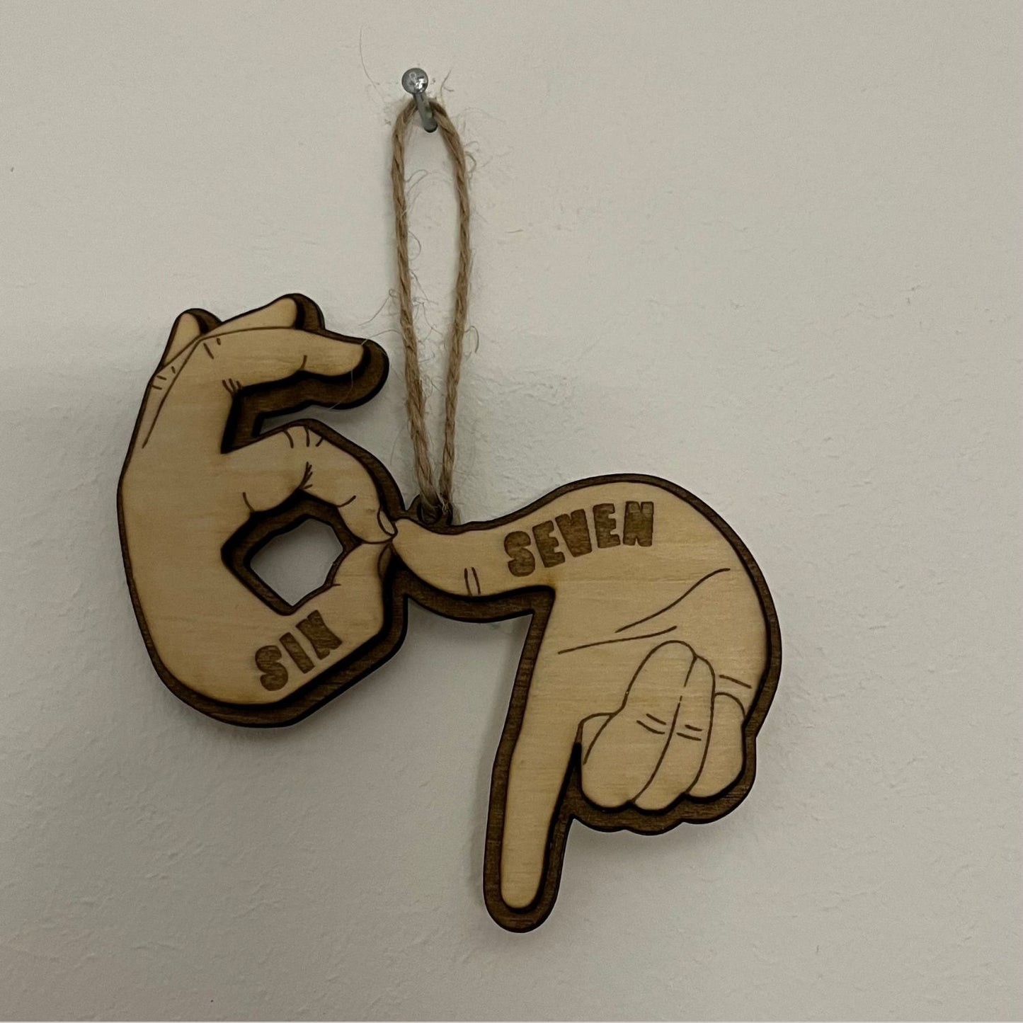 67 SixSeven Anhänger