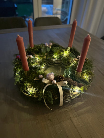 Adventskranz mt Trokenblumen und Gräsern - in Rosa
