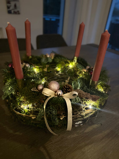 Adventskranz mt Trokenblumen und Gräsern - in Rosa